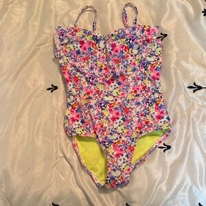 Old Navy Floral One-Piece Swimsuit in White, Pink, Blue, Yellow… size 5-6
